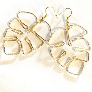 Monstera leaf earrings